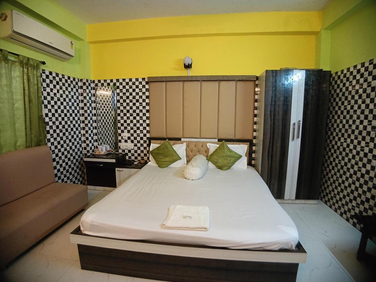 Hotel Hindusthan Inn Мандармони Екстериор снимка